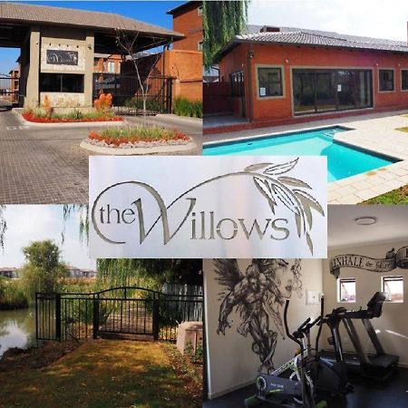 Or Tambo Self Catering Apartments, The Willows Boksburg Bagian luar foto