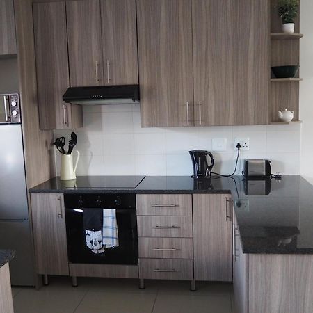 Or Tambo Self Catering Apartments, The Willows Boksburg Bagian luar foto