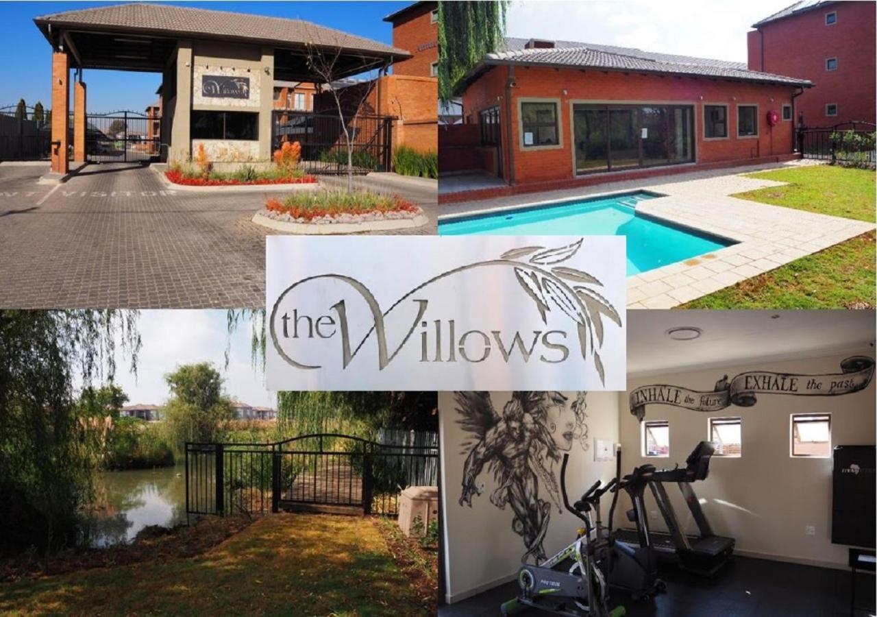 Or Tambo Self Catering Apartments, The Willows Boksburg Bagian luar foto