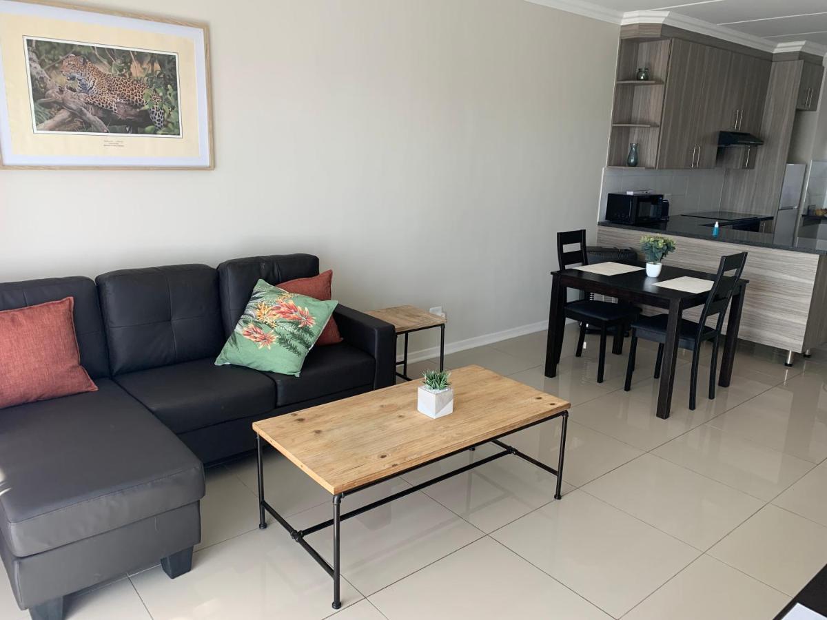 Or Tambo Self Catering Apartments, The Willows Boksburg Bagian luar foto