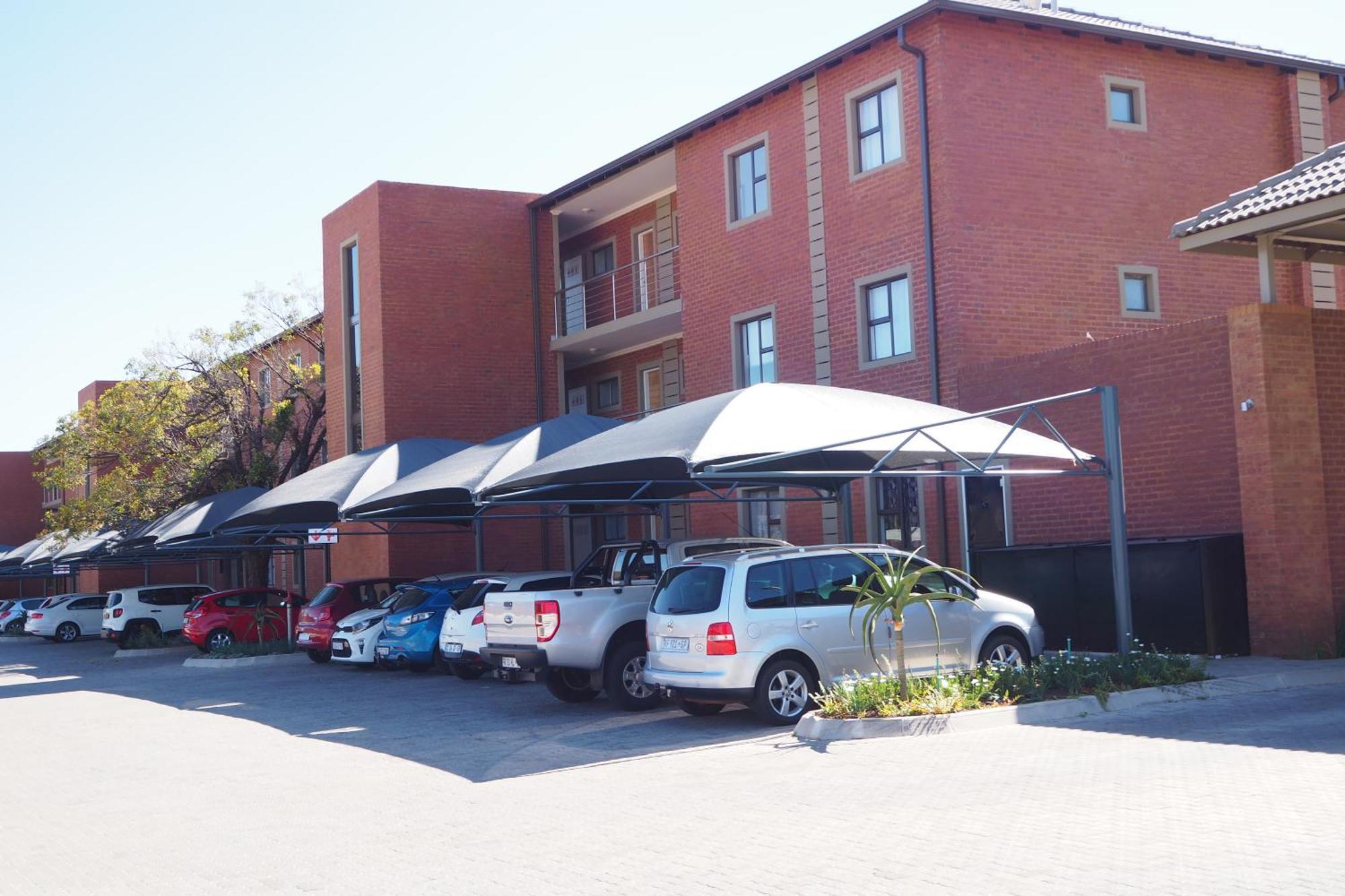 Or Tambo Self Catering Apartments, The Willows Boksburg Bagian luar foto