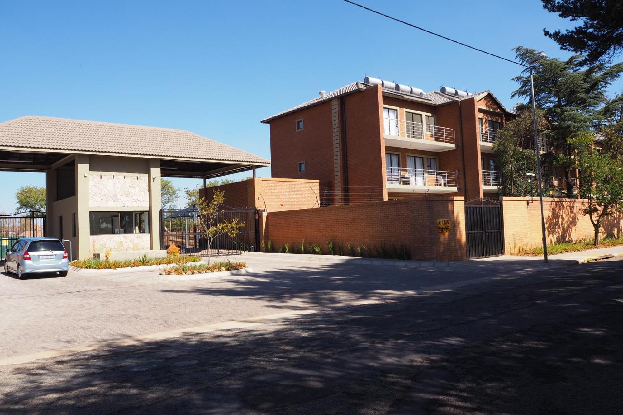 Or Tambo Self Catering Apartments, The Willows Boksburg Bagian luar foto