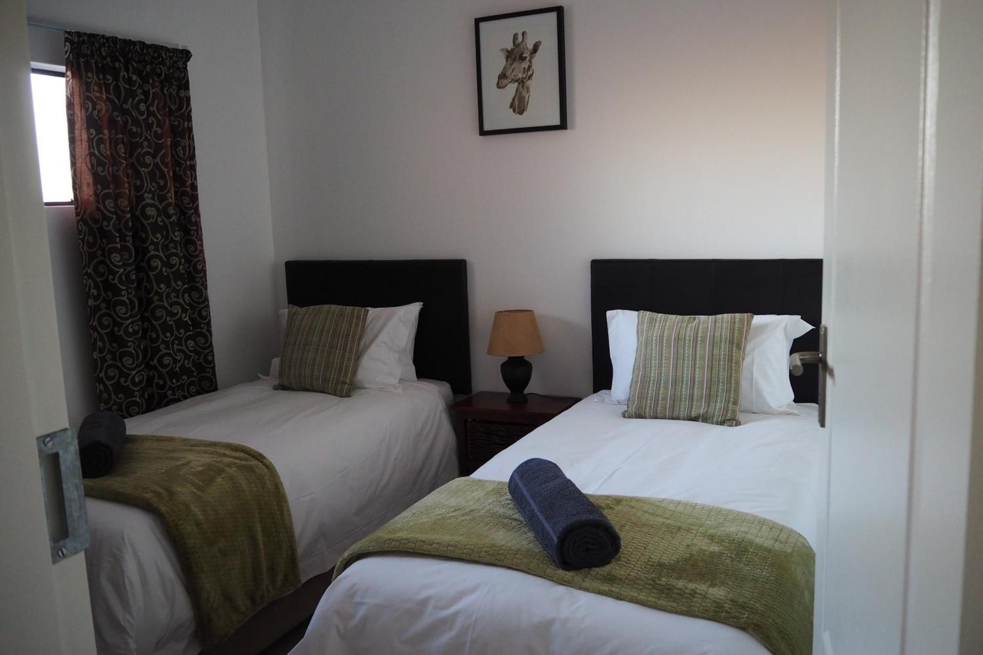Or Tambo Self Catering Apartments, The Willows Boksburg Bagian luar foto