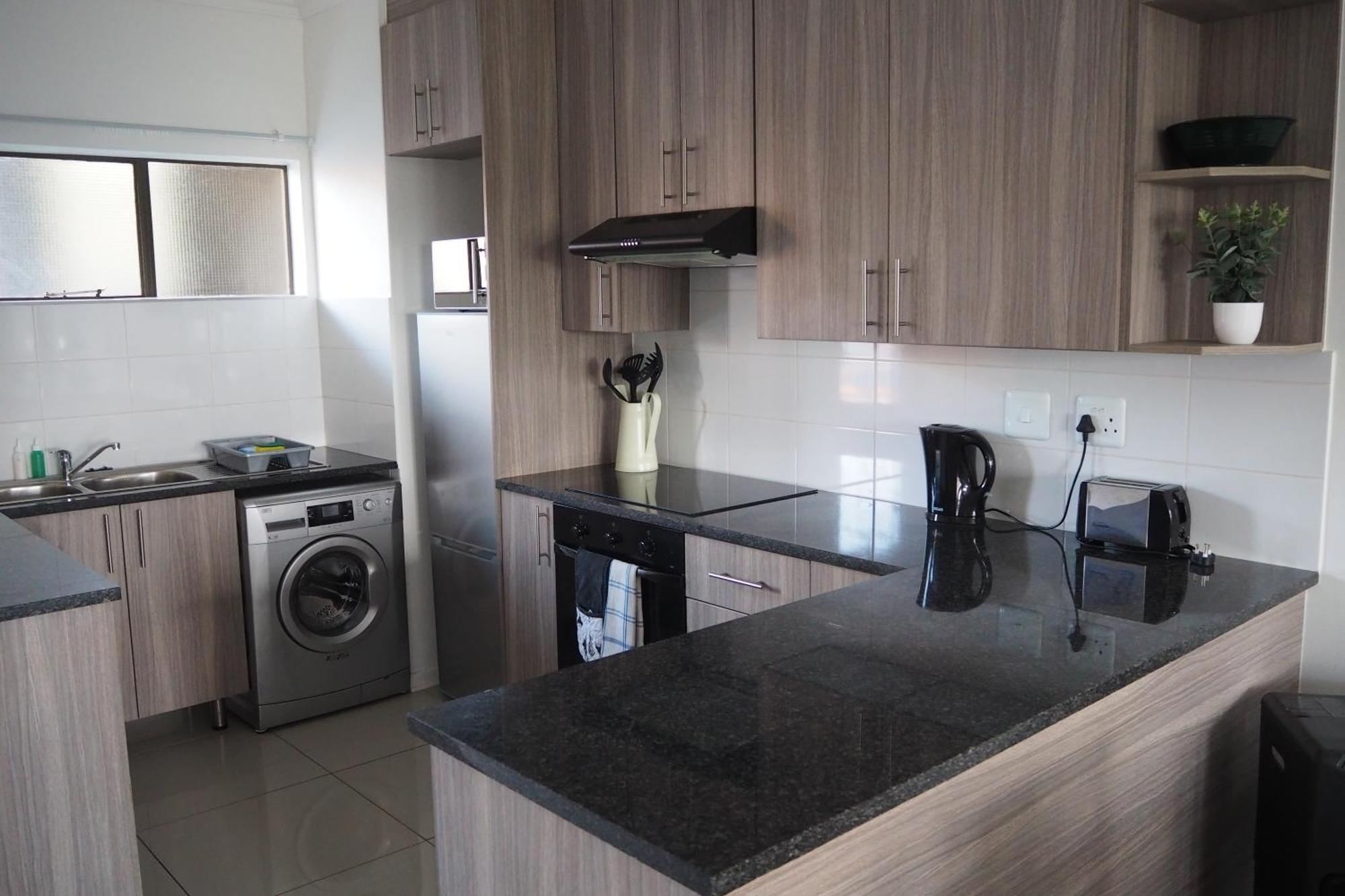 Or Tambo Self Catering Apartments, The Willows Boksburg Bagian luar foto
