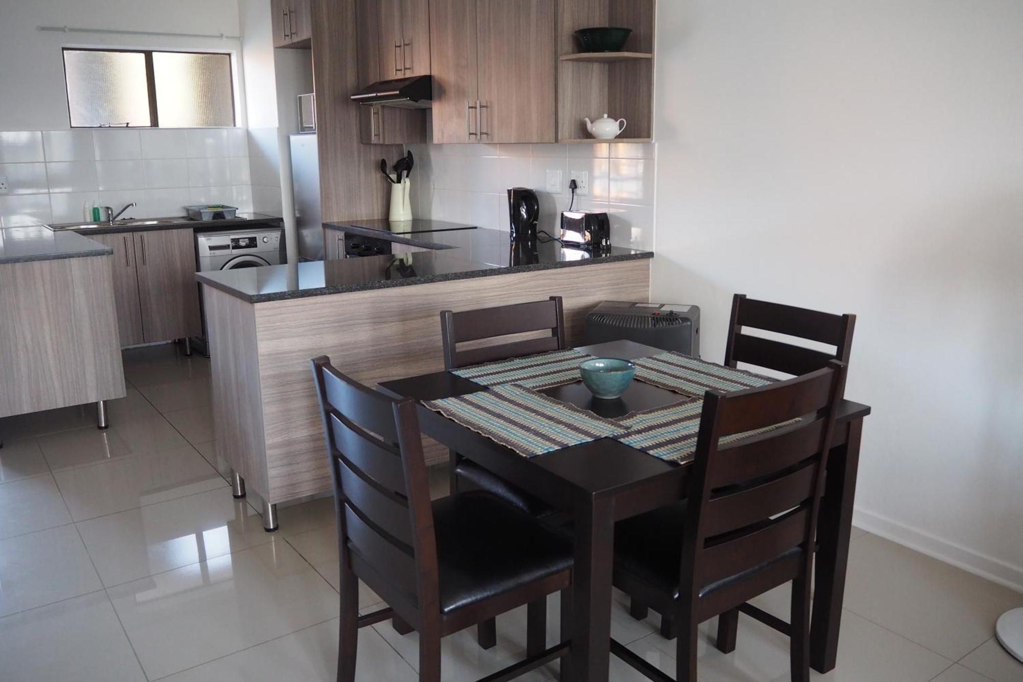 Or Tambo Self Catering Apartments, The Willows Boksburg Bagian luar foto