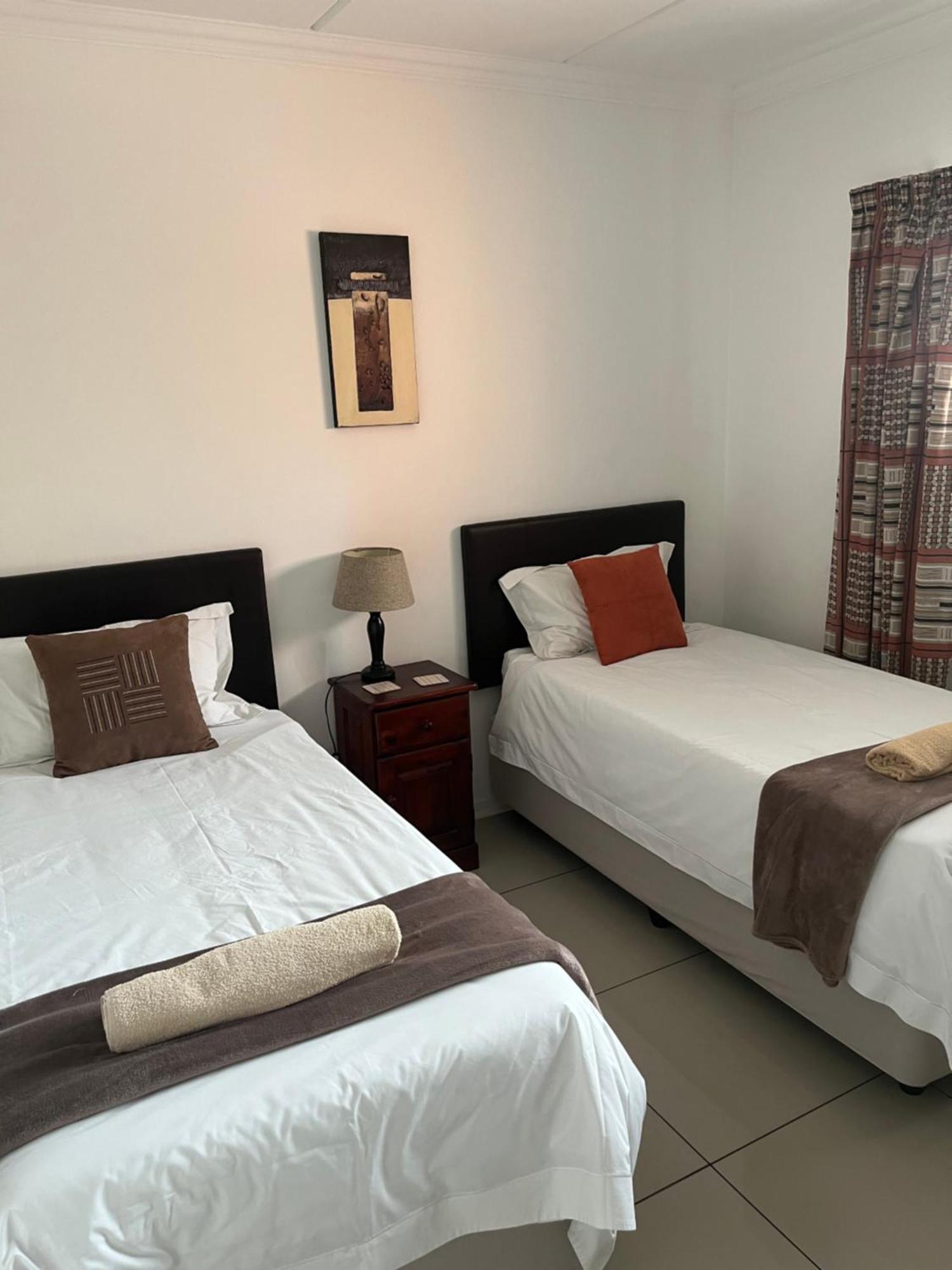 Or Tambo Self Catering Apartments, The Willows Boksburg Bagian luar foto