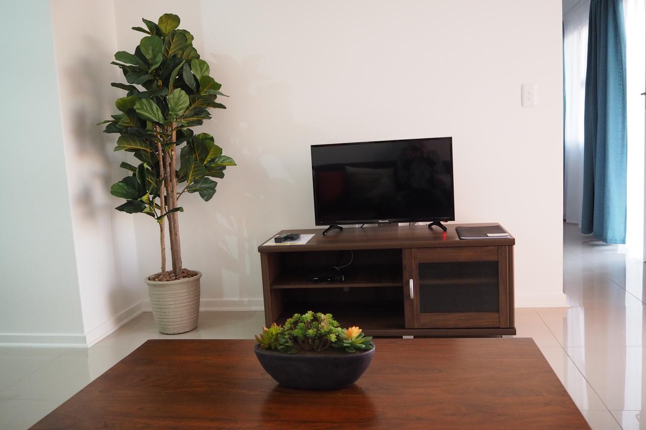 Or Tambo Self Catering Apartments, The Willows Boksburg Bagian luar foto