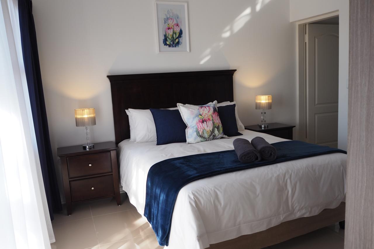 Or Tambo Self Catering Apartments, The Willows Boksburg Bagian luar foto