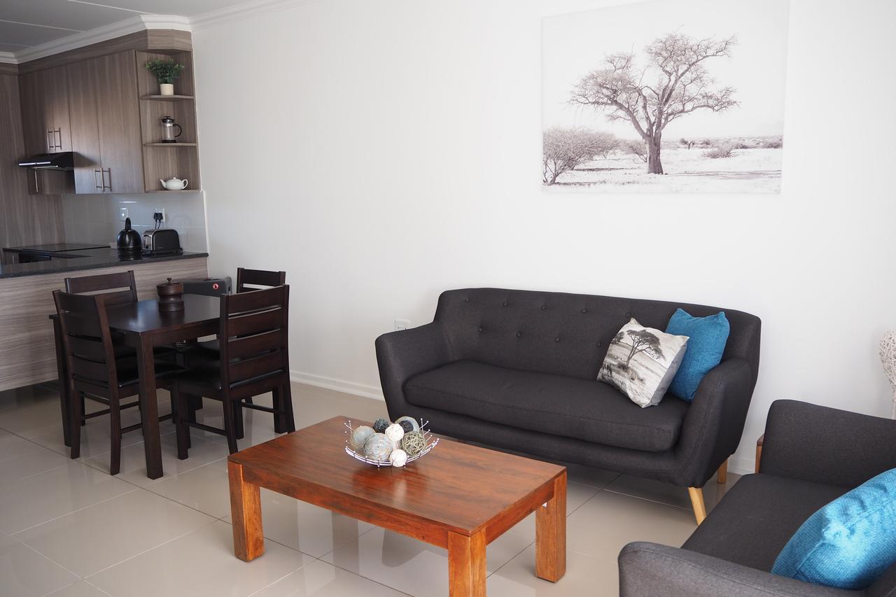 Or Tambo Self Catering Apartments, The Willows Boksburg Bagian luar foto