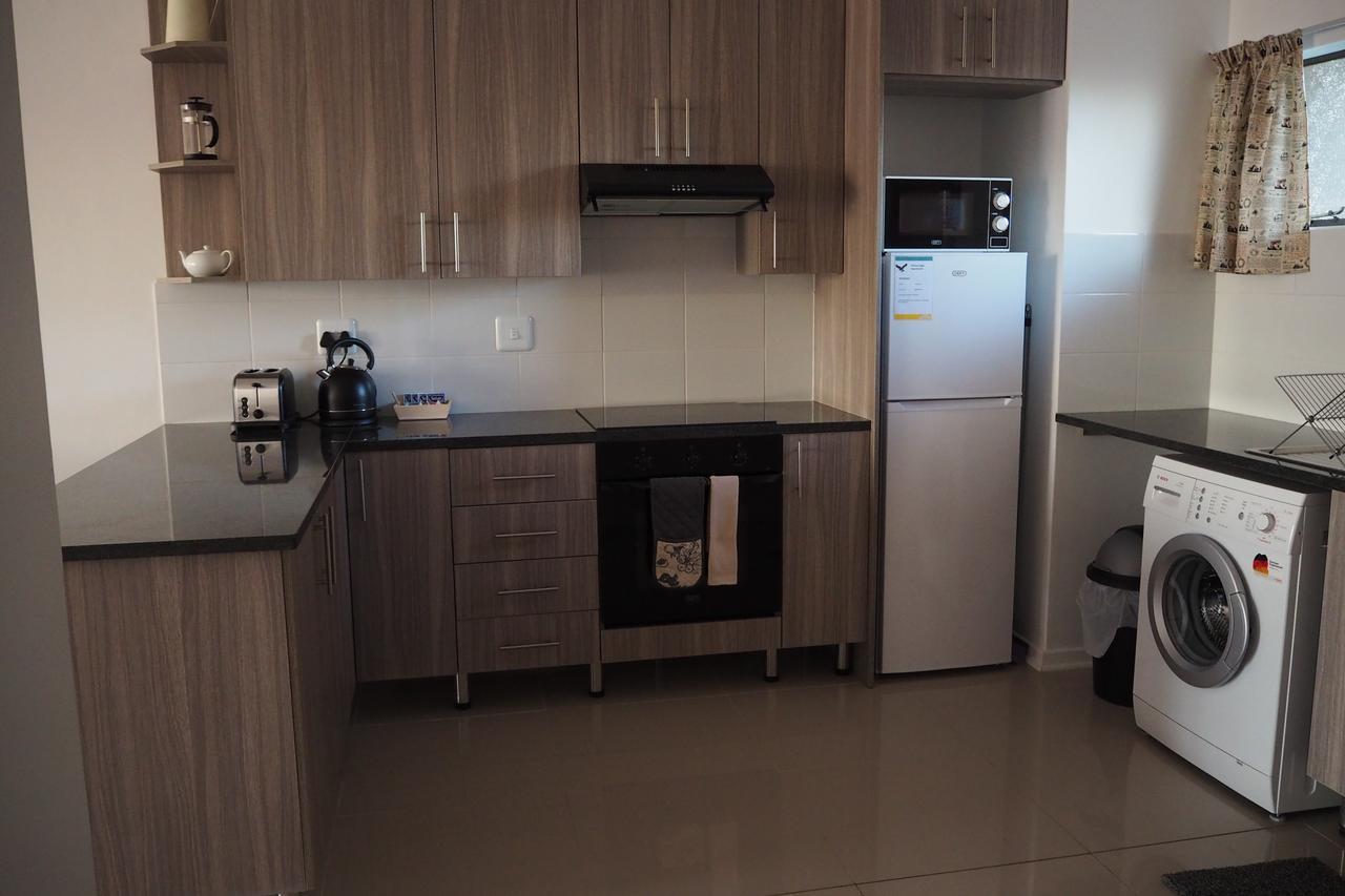 Or Tambo Self Catering Apartments, The Willows Boksburg Bagian luar foto