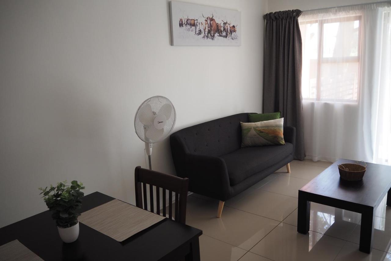 Or Tambo Self Catering Apartments, The Willows Boksburg Bagian luar foto
