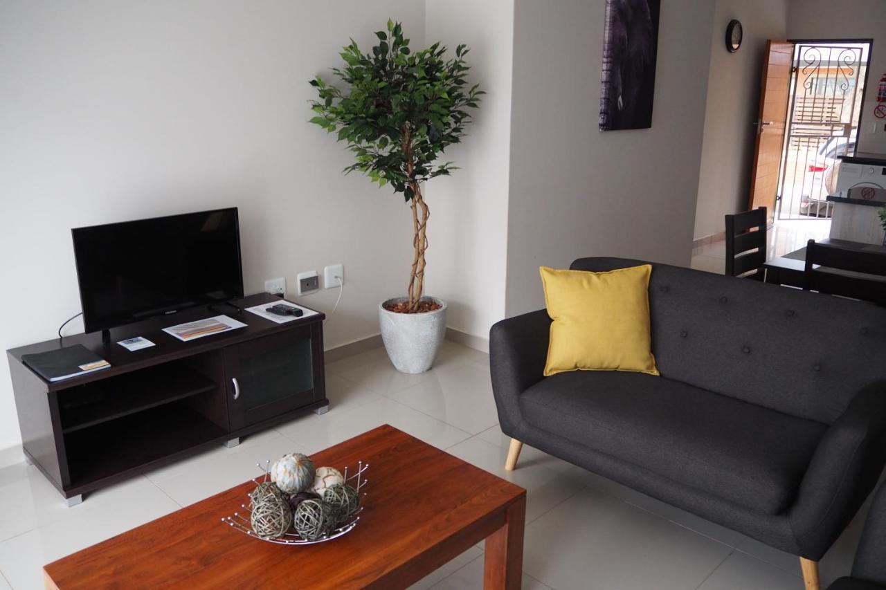 Or Tambo Self Catering Apartments, The Willows Boksburg Bagian luar foto