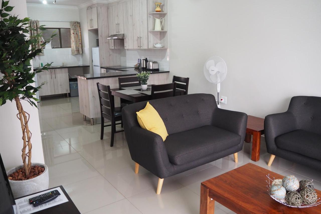 Or Tambo Self Catering Apartments, The Willows Boksburg Bagian luar foto