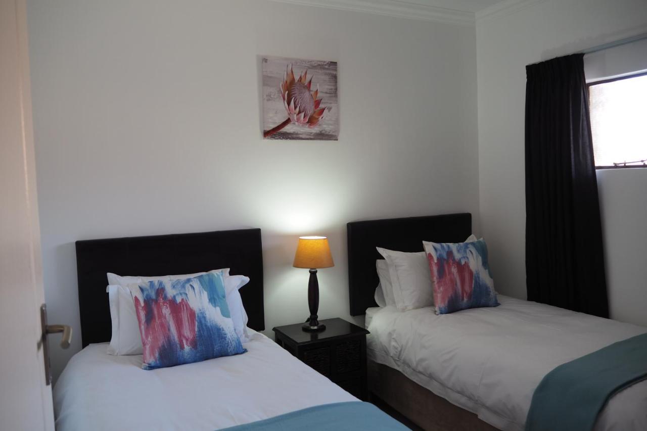 Or Tambo Self Catering Apartments, The Willows Boksburg Bagian luar foto