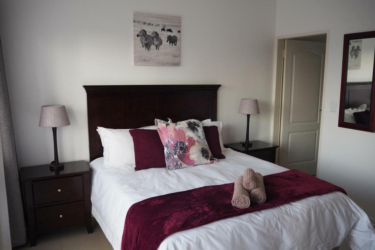 Or Tambo Self Catering Apartments, The Willows Boksburg Bagian luar foto