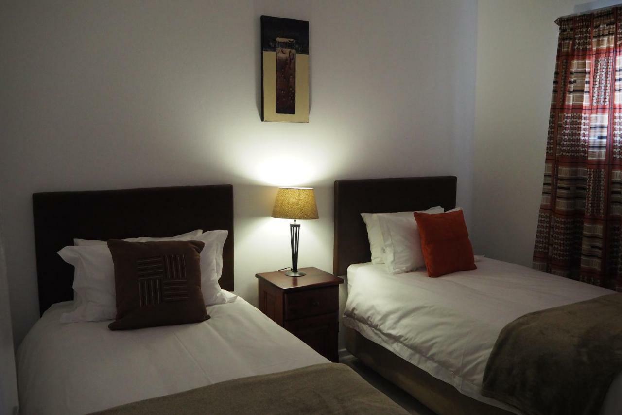 Or Tambo Self Catering Apartments, The Willows Boksburg Bagian luar foto