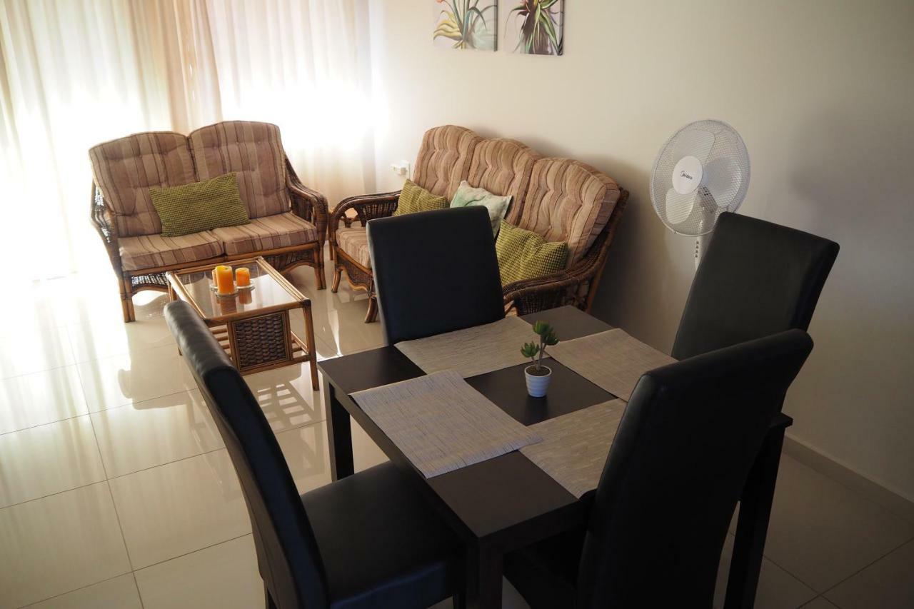 Or Tambo Self Catering Apartments, The Willows Boksburg Bagian luar foto