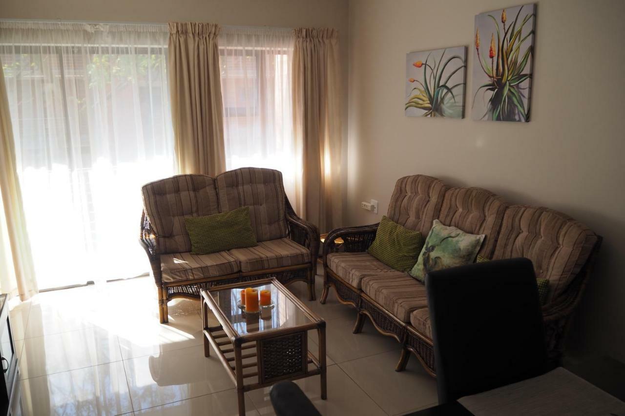 Or Tambo Self Catering Apartments, The Willows Boksburg Bagian luar foto