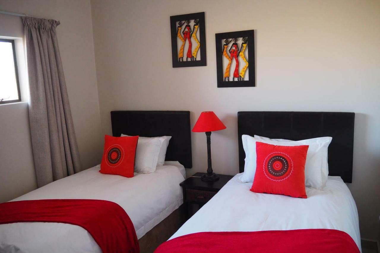 Or Tambo Self Catering Apartments, The Willows Boksburg Bagian luar foto