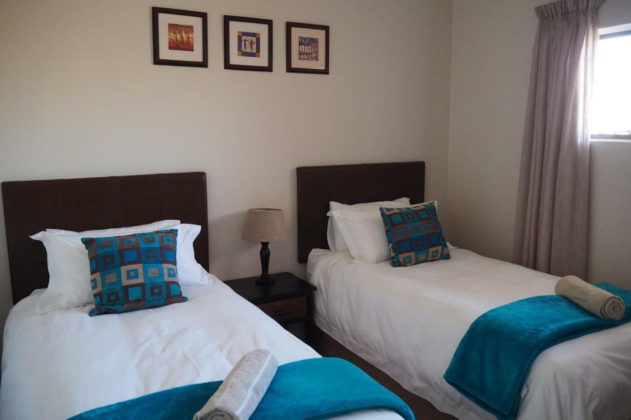 Or Tambo Self Catering Apartments, The Willows Boksburg Bagian luar foto