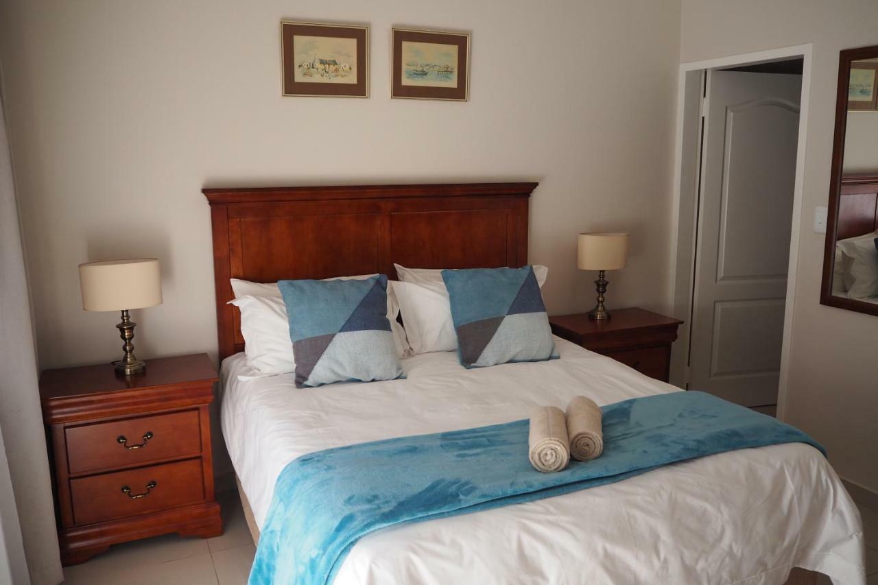 Or Tambo Self Catering Apartments, The Willows Boksburg Bagian luar foto