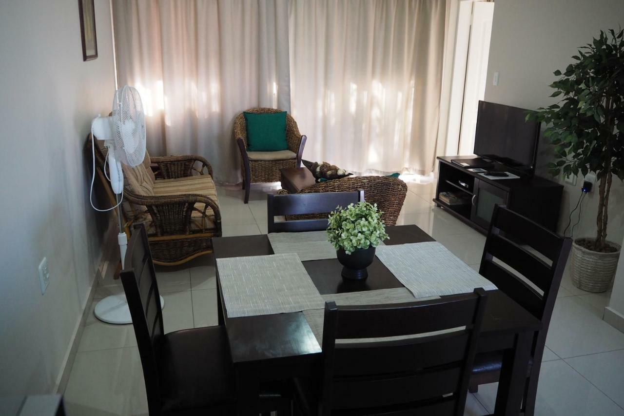 Or Tambo Self Catering Apartments, The Willows Boksburg Bagian luar foto