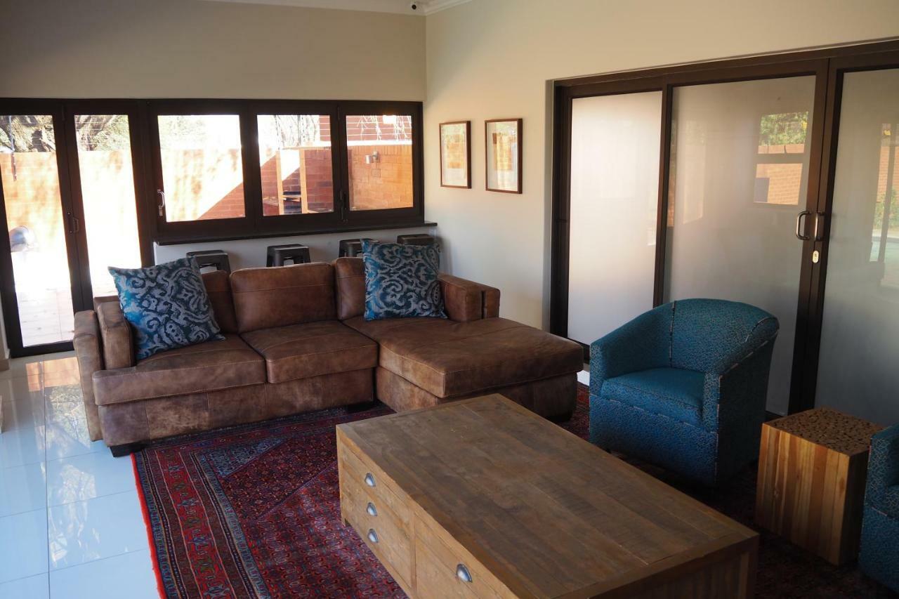 Or Tambo Self Catering Apartments, The Willows Boksburg Bagian luar foto