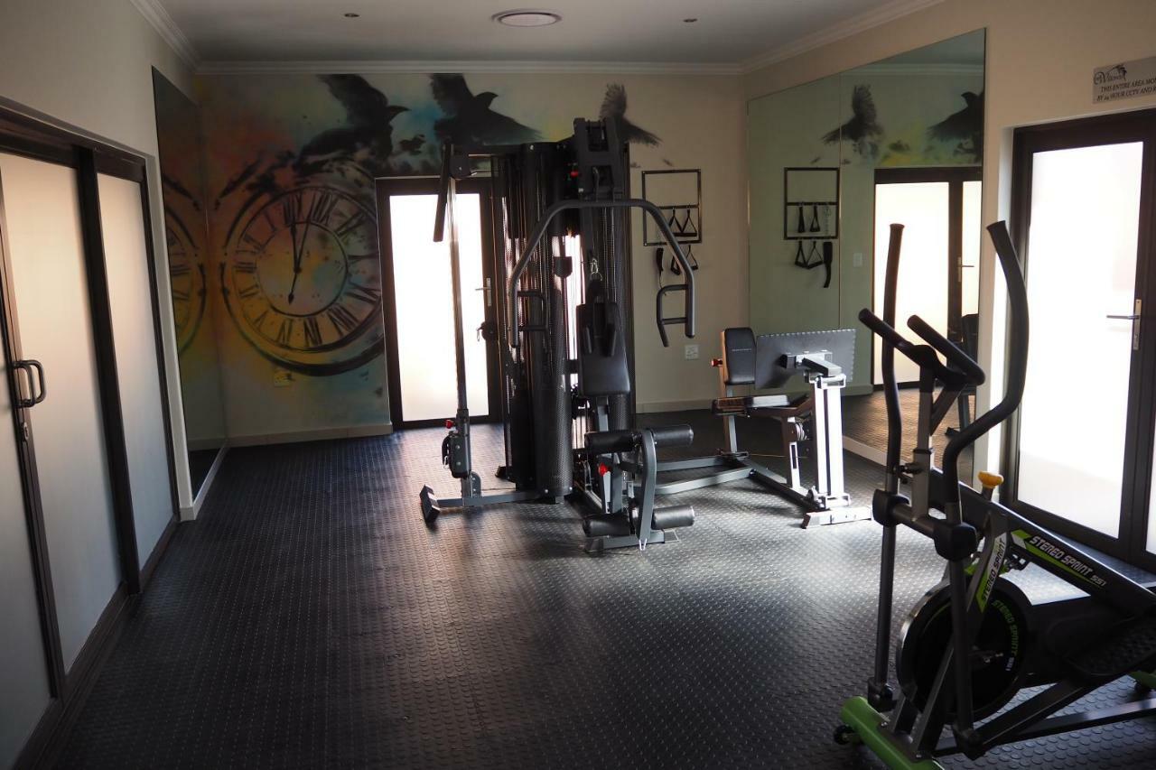 Or Tambo Self Catering Apartments, The Willows Boksburg Bagian luar foto