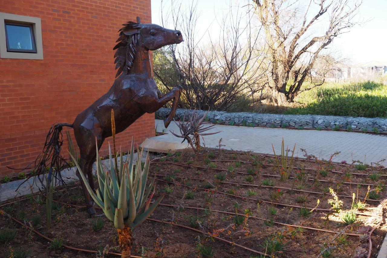 Or Tambo Self Catering Apartments, The Willows Boksburg Bagian luar foto