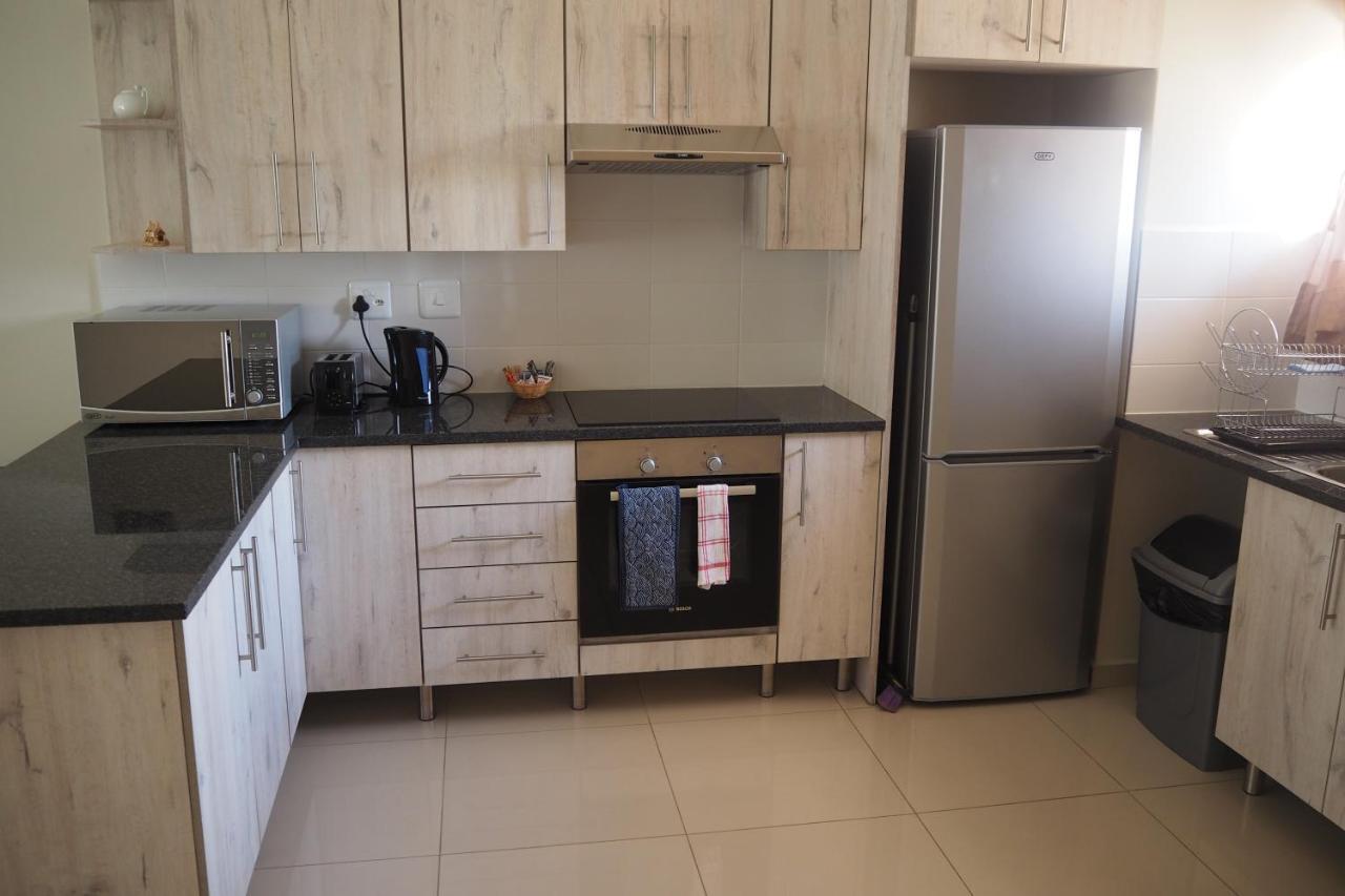 Or Tambo Self Catering Apartments, The Willows Boksburg Bagian luar foto